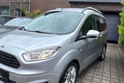 Ford Tourneo Courier 90.000 km 8.999 &euro; Solingen 42651