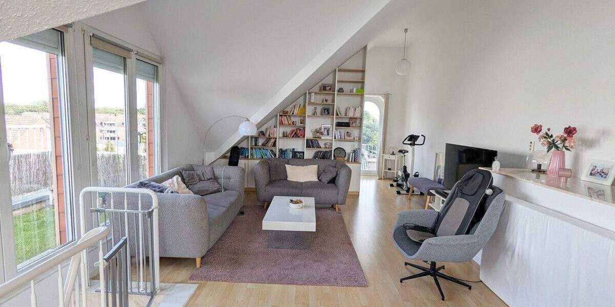 Top-Wohnung mit Aufzug, Klima, Balkon, Dachterrasse und Pkw-Stellplatz in Grevenbroich 4 zimmer