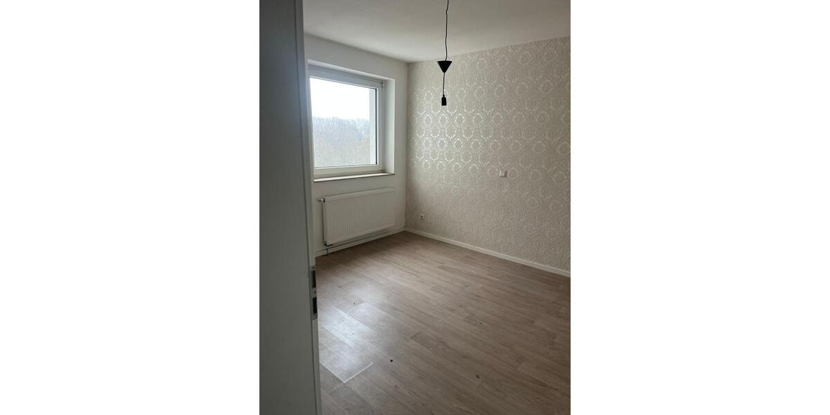 3er-WG-Wohnung - 83 m2 - Balkon - verfügbar ab 15.02.26 flexibel 3 zimmer
