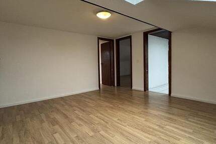 Gemütliche DG-Wohnung in Herkenrath für Familie oder WG 4 zimmer