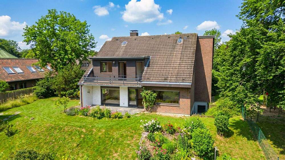 großzügiges, freistehendes Einfamilienhaus mit schönem Garten und Erftblick 6 zimmer