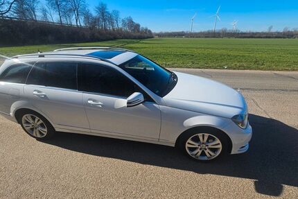 Mercedes-Benz 220 165.200 km 12.750 &euro; Bedburg 50181