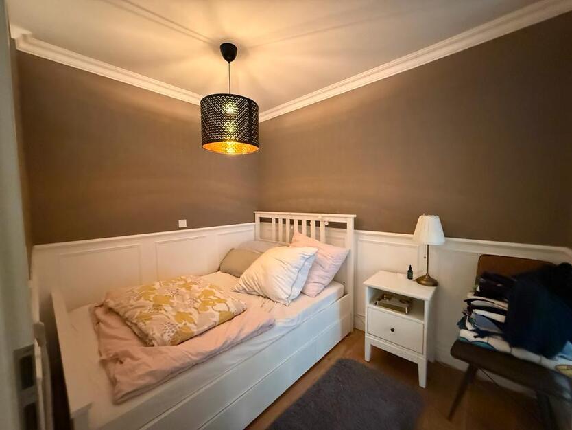 Moderne, vollmöblierte 2-Zimmer-Wohnung mit Garten in Köln zimmer