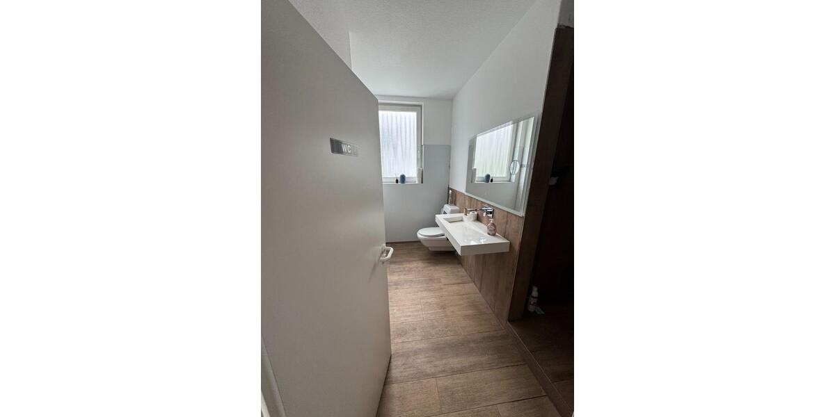 Gewerbe Praxis Bürofläche über den Dächern Lindlars zimmer