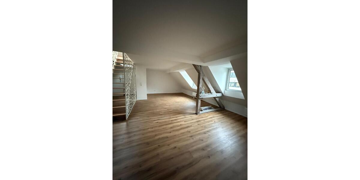 Helle Dachgeschosswohnung in Köln - Villenviertel - modernisiert 2 zimmer