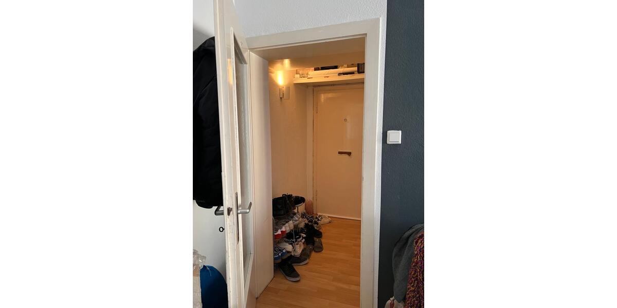 Etagenwohnung Düsseldorf Oberbilk - 1 Zimmer, 28 m&sup2;, 370&euro; | Angebot:25569577