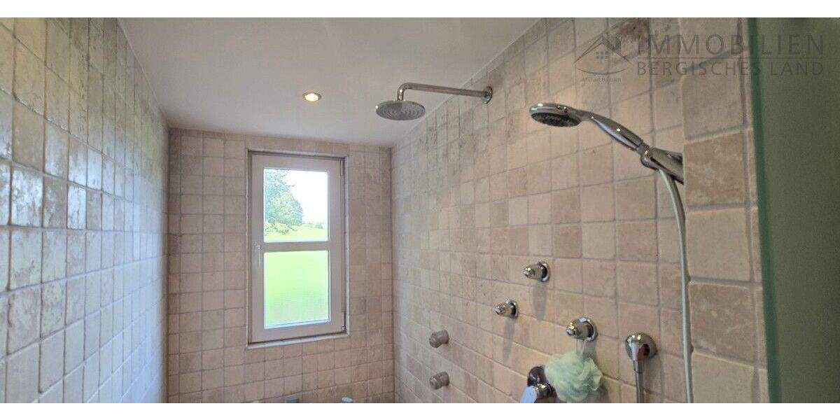 Einfamilienhaus Hückeswagen Kobeshofen - 6 Zimmer, 220 m&sup2;, 569.000&euro; | Angebot:25737808