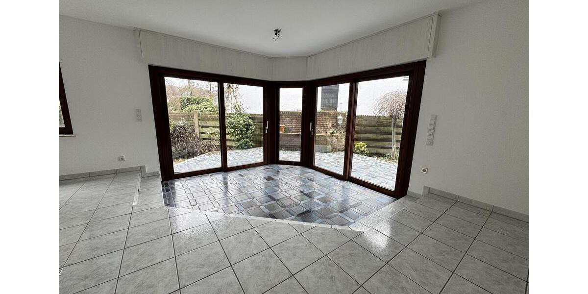 Erdgeschoßwohnung Bergisch Gladbach Paffrath - 3 Zimmer, 109 m&sup2;, 1.450&euro; | Angebot:25271153