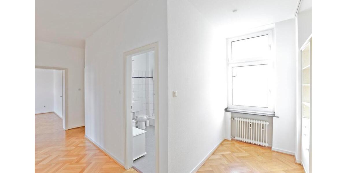 Oberkassel Luegplatz 3Zi Whg Balkon ab 1.04. von Privat 3 zimmer