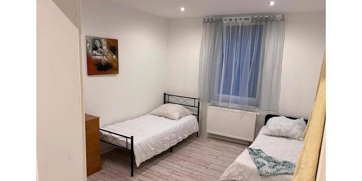 Etagenwohnung Grevenbroich Neuenhausen - 5 Zimmer, 140 m&sup2;, 12&euro; | Angebot:24659962