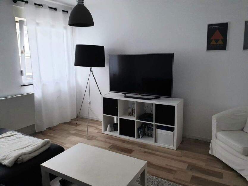 Wunderschöne 2 - Zimmer + Balkon ins Grüne, 4 Minuten vom Barbarossaplatz 2 zimmer