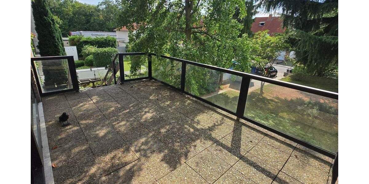 Wohn-Geschäftshaus bietet viele Gestaltungsmöglichkeiten! z.B. Praxis,- Büro,-Wohnräume; aufstockbar 8 zimmer