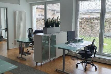 Zwei Einzel-Cowork-Schreibtische im Düsseldorfer Altbau – flexibel, sofort zimmer