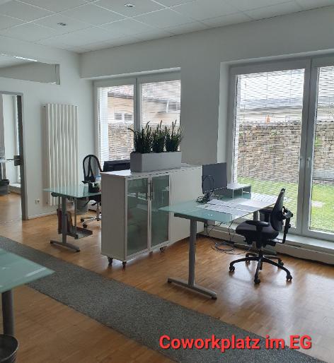 Zwei Einzel-Cowork-Schreibtische im Düsseldorfer Altbau – flexibel, sofort zimmer