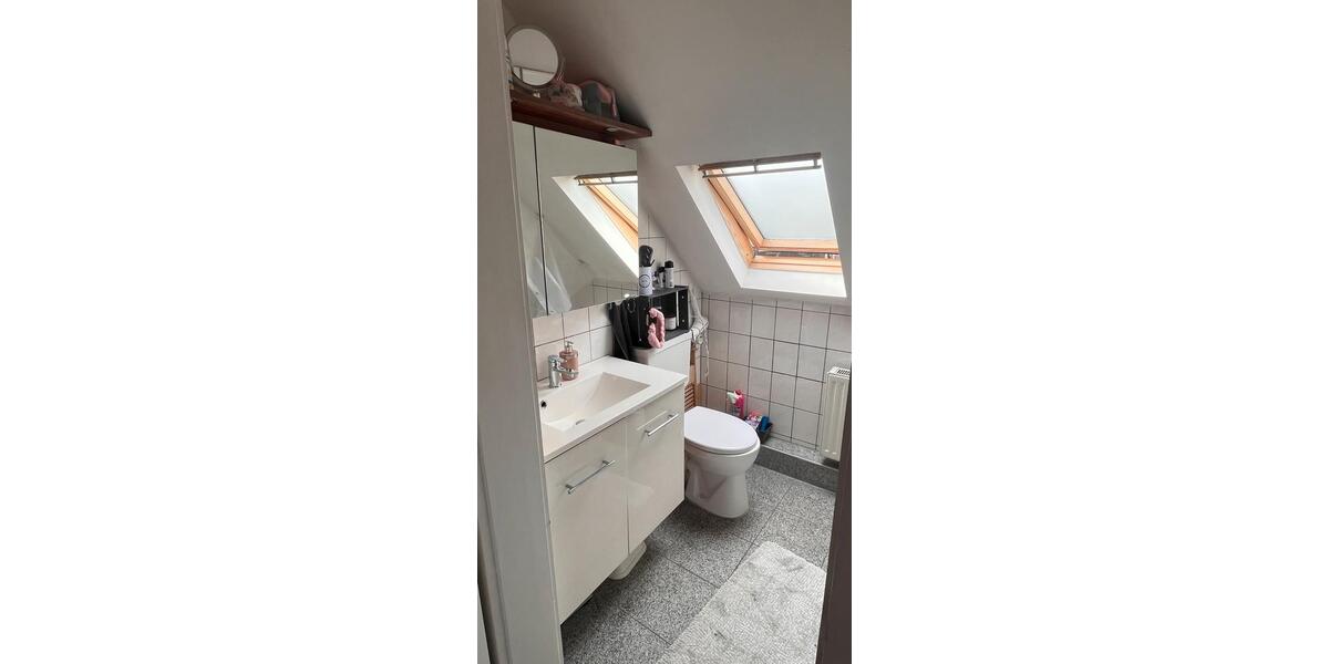 Dachgeschoßwohnung Niederkassel - 2 Zimmer, 49 m&sup2;, 870&euro; | Angebot:26669629