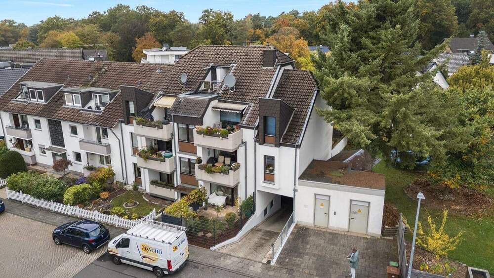 Gehobene Ausstattung und barrierearm: Großzügige 4-Zimmer-Wohnung mit Garten in Bestlage von Refrath 4 zimmer