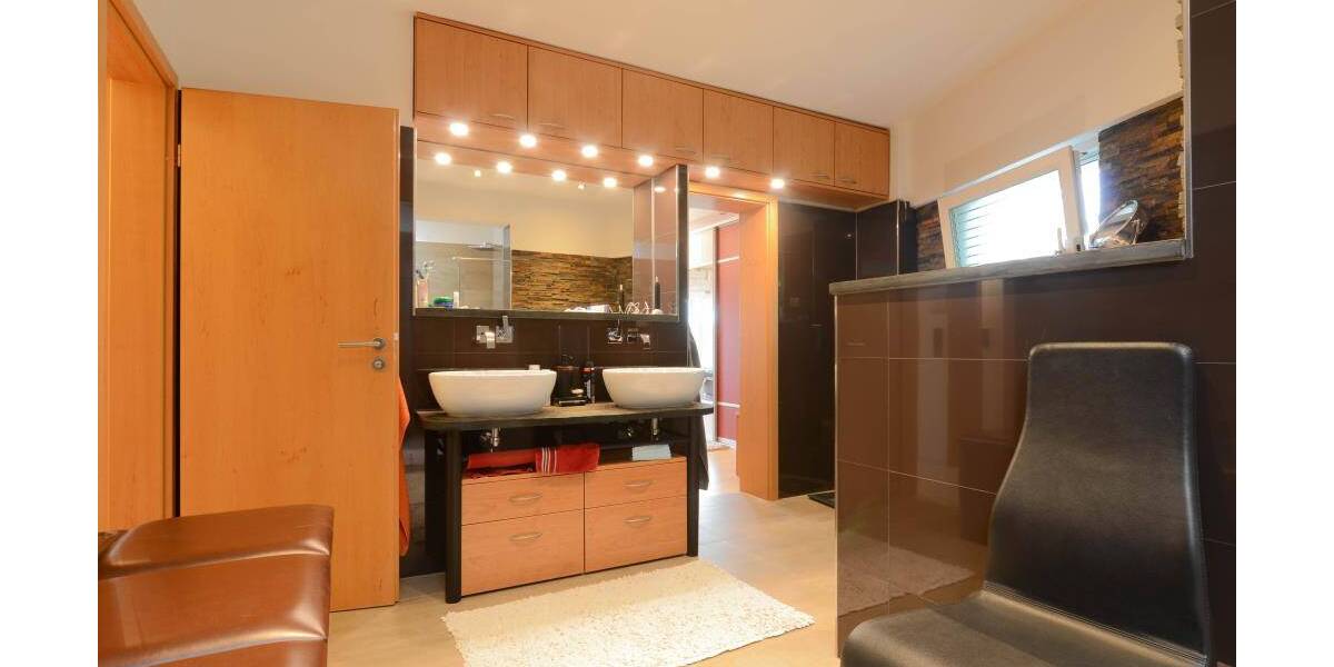 Bungalow Leverkusen Steinbüchel - 4 Zimmer, 167 m&sup2;, 750.000&euro; | Angebot:26572815