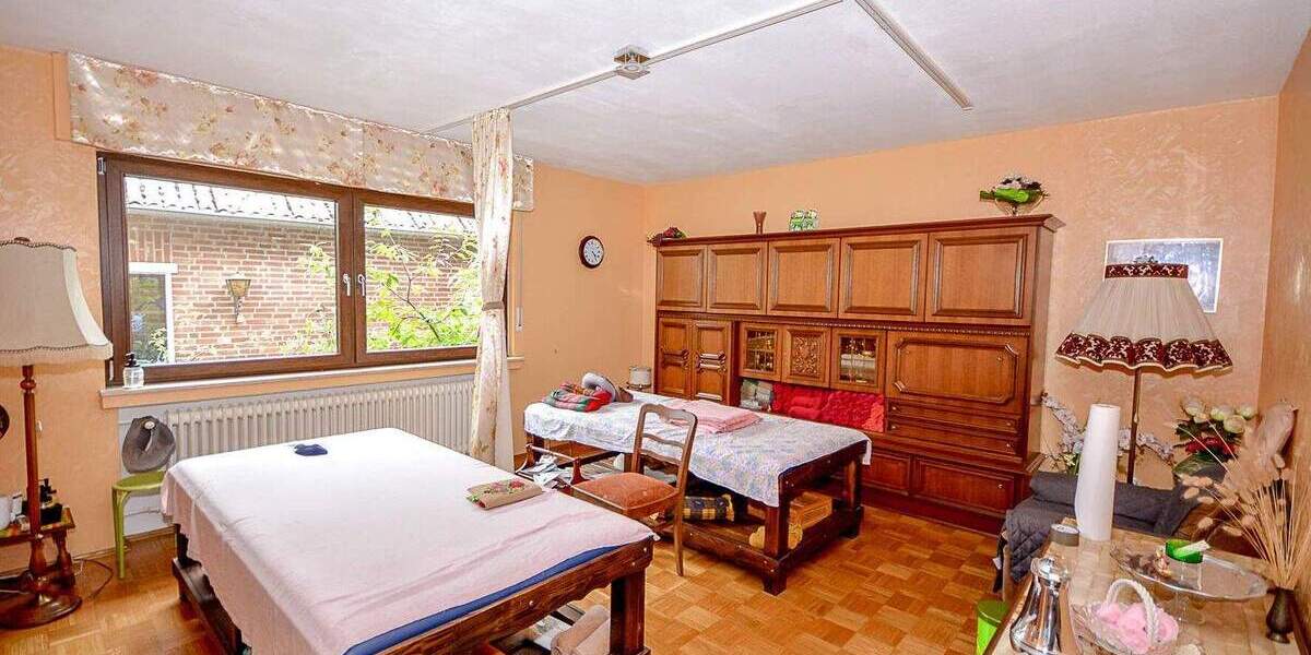 Einfamilienhaus mit sehr großem Grundstück und Lagerhalle in Fischenich 5 zimmer