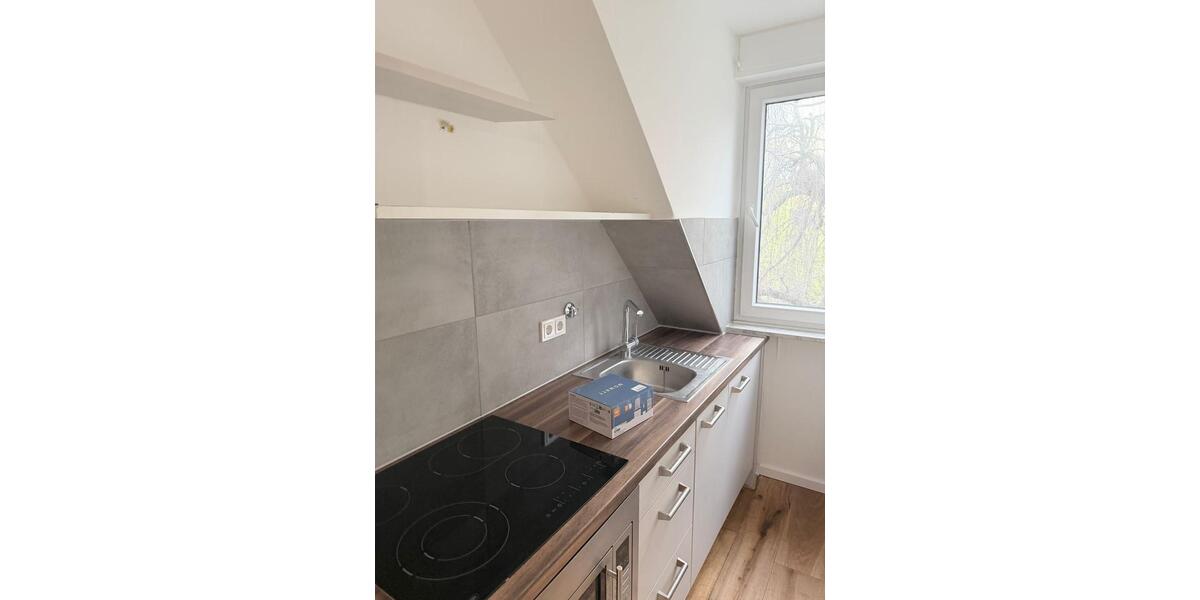 Dachgeschoßwohnung Düsseldorf Stadtbezirk 9 - 1 Zimmer, 35 m&sup2;, 695&euro; | Angebot:26593126