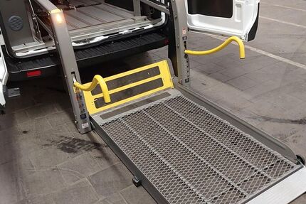 Ford Transit 181.900 km 28.441 € Solingen 42697