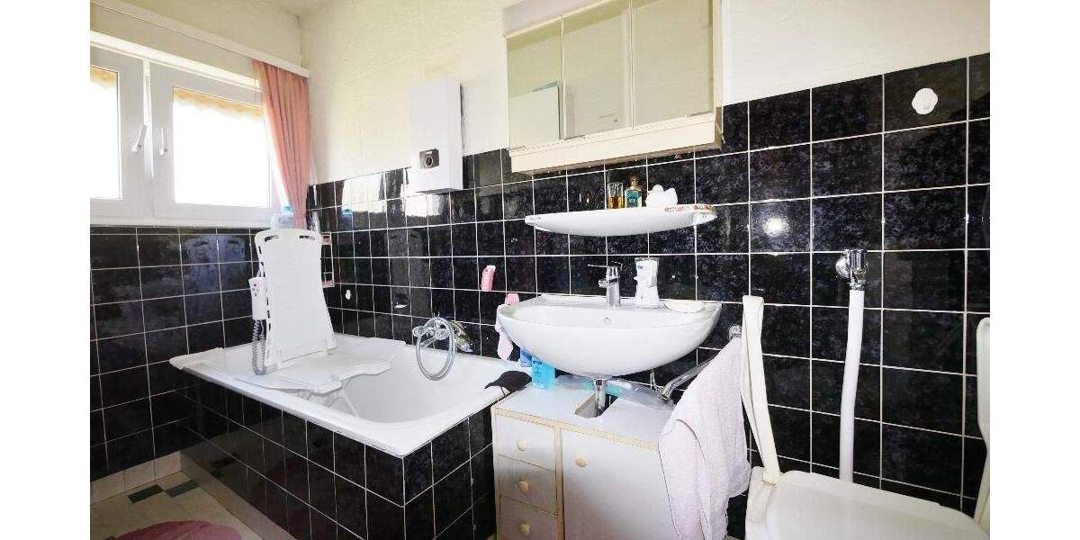 Attraktive Doppelhaushälfte auf großem Süd-West Grundstück in ruhiger Lage von Haan-Gruiten 5 zimmer