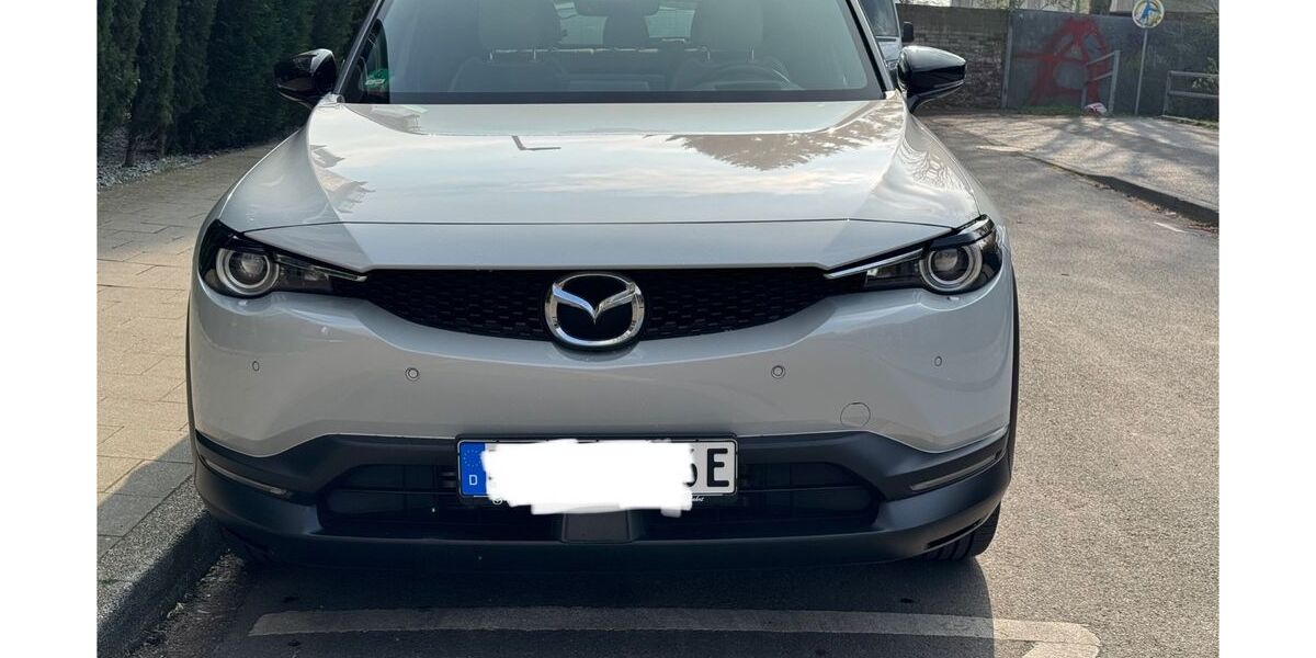 Mazda MX-30 10.900 km 15.899 € Düsseldorf 40235