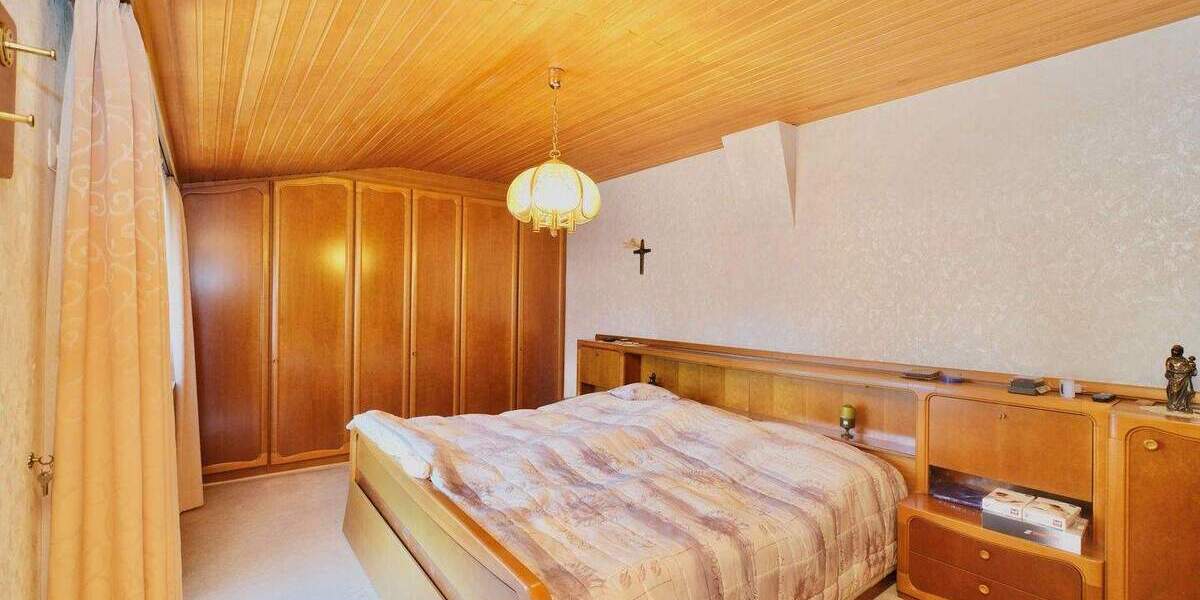 Familienfreundlich wohnen auf großem Grundstück in Reuschenberg 5 zimmer