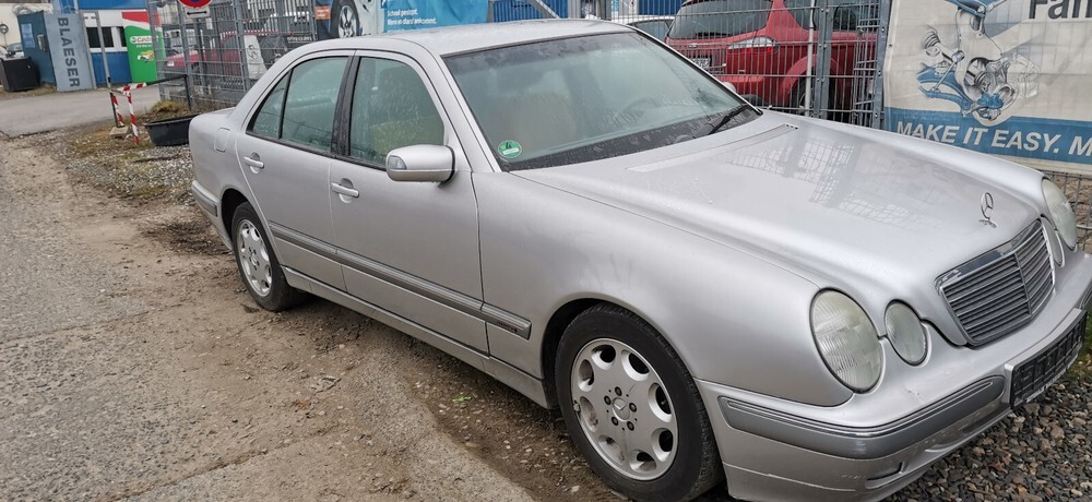 Mercedes-Benz E 200 109.000 km 2.500 € Troisdorf 53840