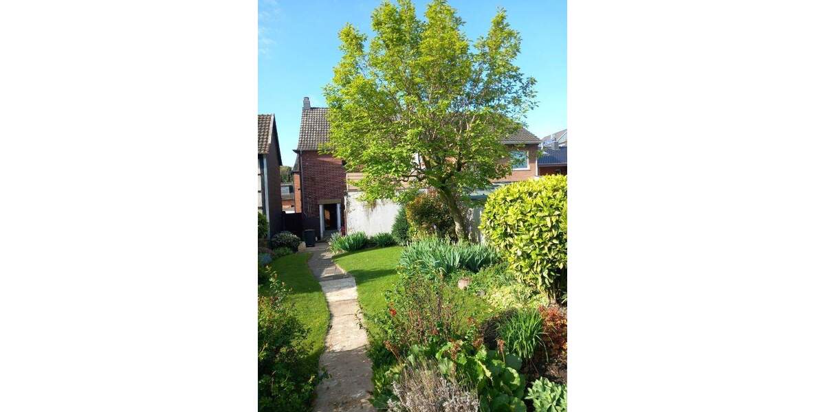 schönes, ruhig gelegenes Einfamilienhaus mit großem Garten zu verkaufen! 7 zimmer