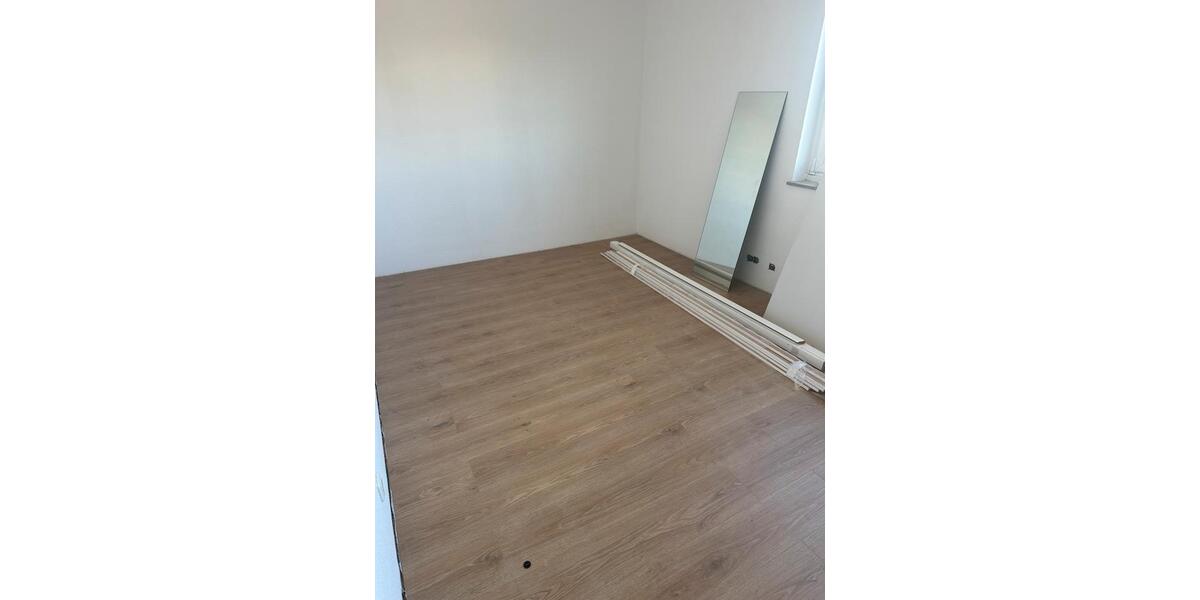 Dachgeschoßwohnung Solingen Aufderhöhe - 2 Zimmer, 70 m&sup2;, 800&euro; | Angebot:26378885