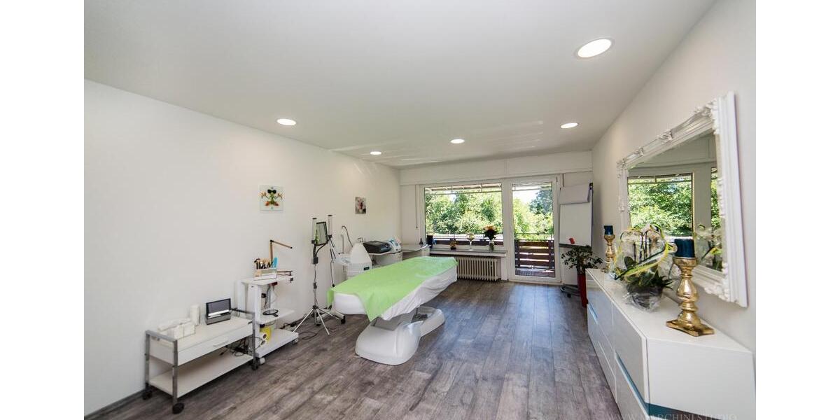 Massage, Fußpflege, Maniküre, Friseur oder Ähnliches zimmer