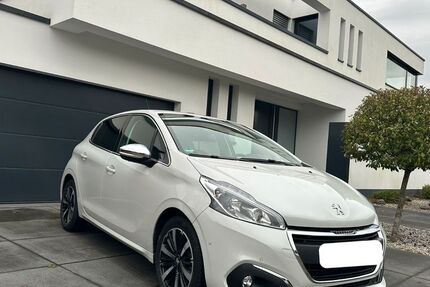 Peugeot 208 56.000 km 10.950 &euro; Köln 50935