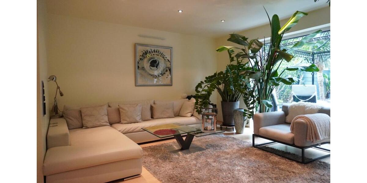 Reiheneckhaus mit Doppelgarage, Garten, PV-Anlage, Speicher 4 zimmer