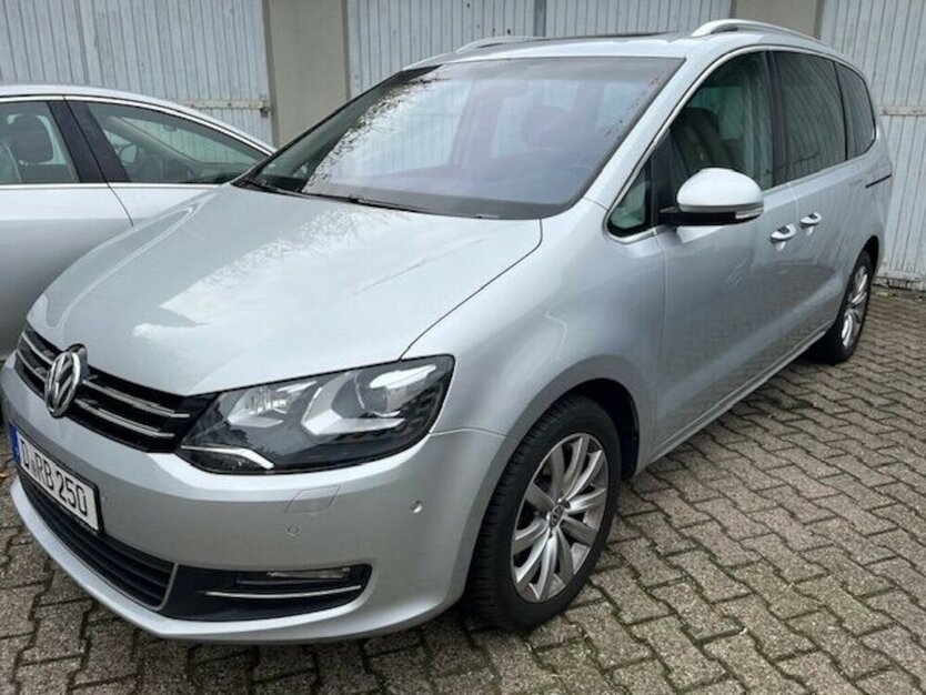 VW Sharan 2.0 TDI DSG Panorama Navi Leder7 Sitze + 175.000 km 17.900 € Ratingen 40885