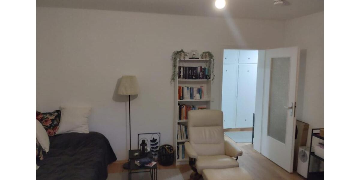 Charmante, helle, sanierte Souterrain-Wohnung 1 zimmer