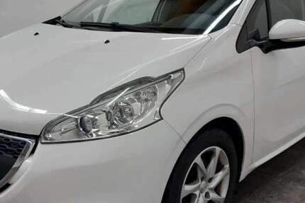 Peugeot 208 89.000 km 5.900 € Wülfrath 42489