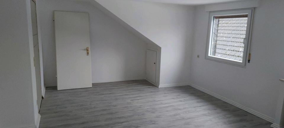 Dachgeschoßwohnung Solingen Central - 3 Zimmer, 75 m&sup2;, 1.040&euro; | Angebot:25523346