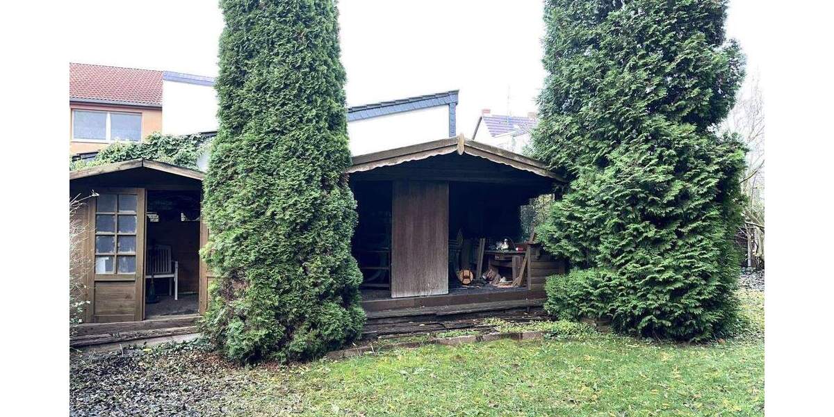 Wohn- und Geschäftshaus + Garagen + 1.186 m² großes Grundstück zu verkaufen 1 zimmer