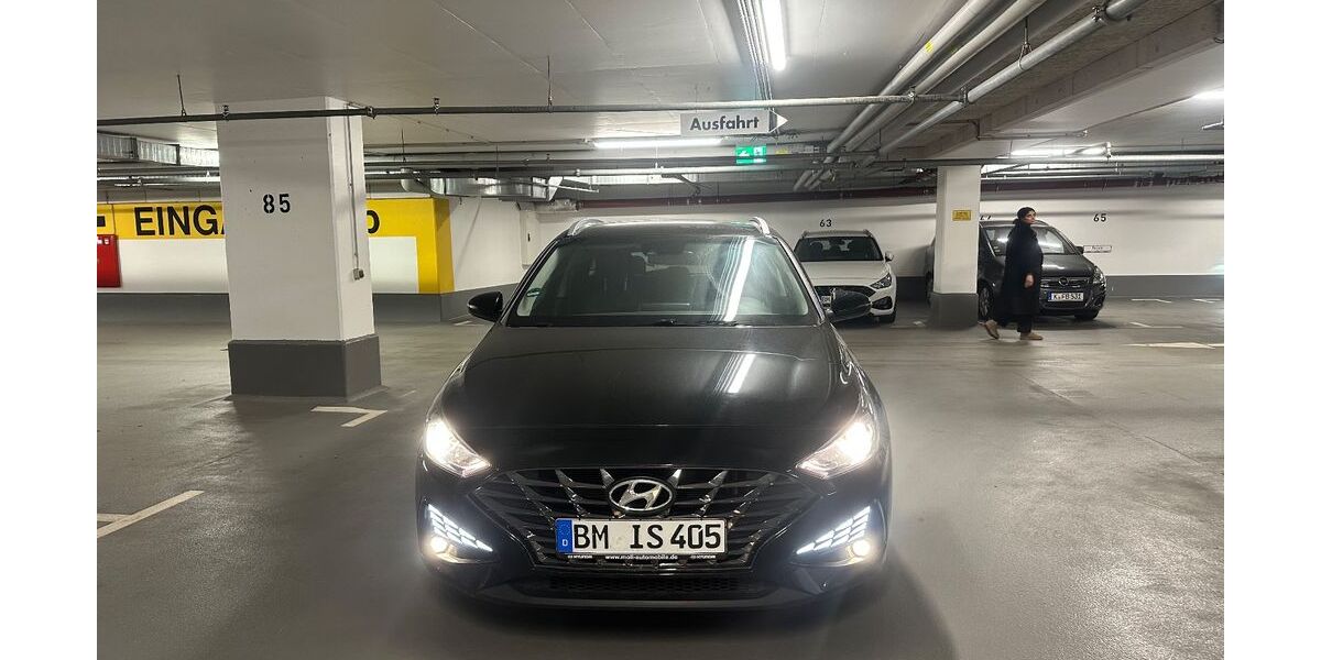 Hyundai i30 183.000 km 13.199 &euro; köln 50823