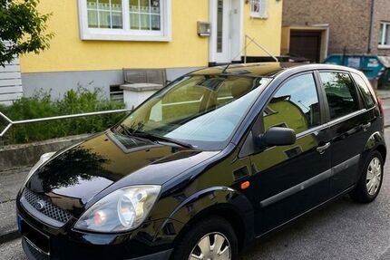 Ford Fiesta 123.256 km 1.700 &euro; Troisdorf 53842