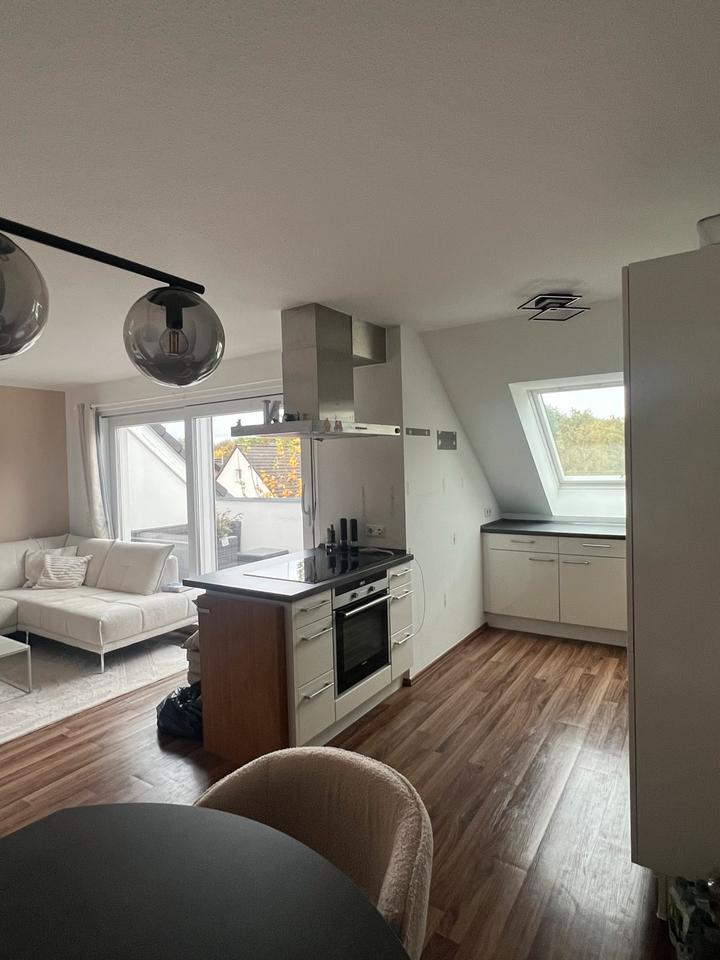 Renovierte Wohnung mit 3,5 Zimmern in Bergisch Gladbach -Hand zimmer