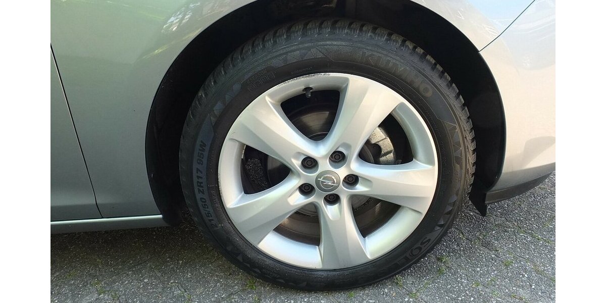 Opel Astra WM26:SPORTS TOURER EDITION PARKPILOT KLIMAAN 133.025 km 5.908 &euro; Köln 50858