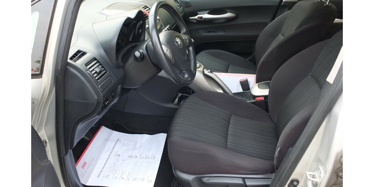 Toyota Auris 1.6i SOL ALLE INSPEKTIONEN GARAGENWAGEN 174.885 km 4.998 &euro; Köln 50858