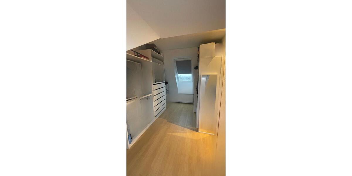 Dachgeschoßwohnung Düsseldorf Derendorf - 4 Zimmer, 123 m&sup2;, 1.750&euro; | Angebot:25343371