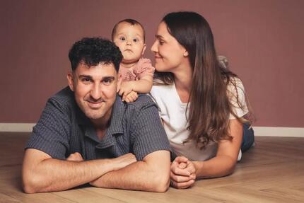 Junge Familie mit dem Traum von einem eigenem Haus 1 zimmer