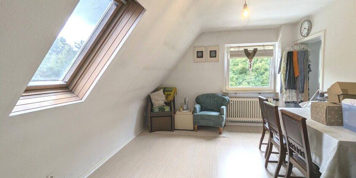 Perfekt für Ihre Familie: Freistehendes EFH mit Keller, Garage und Garten in ruhiger Waldrand-Lage 6 zimmer