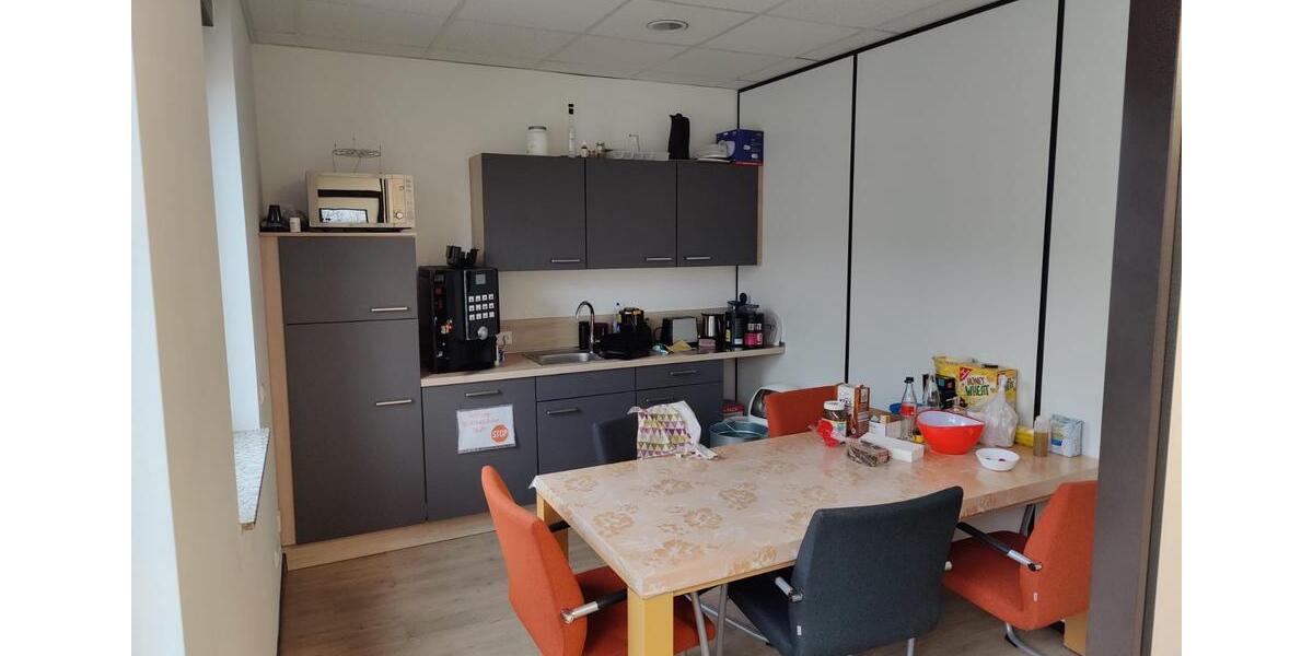 Büro-Praxis-Agentur-Arbeiträume-Atelierräume zimmer