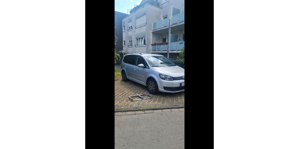 VW Touran 178.500 km 7.599 &euro; Leverkusen 51371