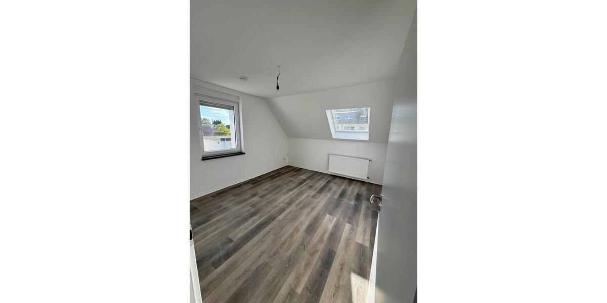 Dachgeschoßwohnung Solingen Central - 2 Zimmer, 65 m&sup2;, 890&euro; | Angebot:27625775