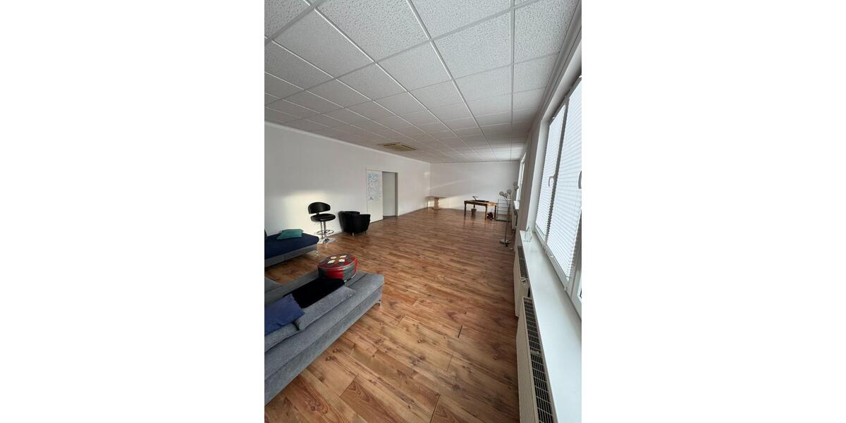 Gewerbe Praxis Bürofläche über den Dächern Lindlars zimmer